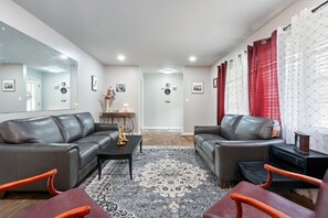 Interior - 3-bedroom house in lovely Norwood close to the new.   (Birmingham)