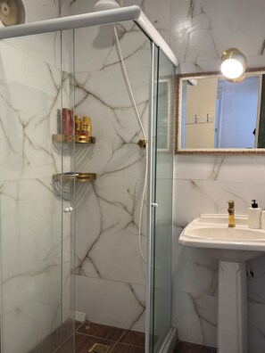 Toilet paper - Close to everything, with comfort and security. (Rio de Janeiro)