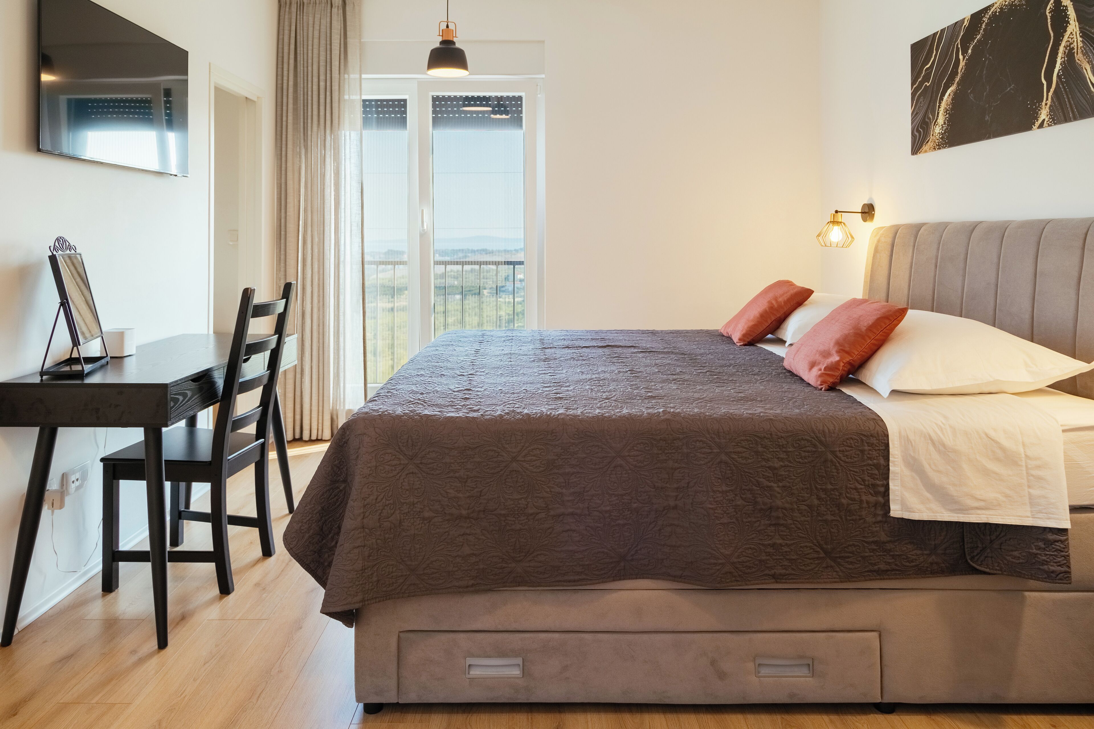 5 soverom, strykejern/-brett, wi-fi og sengetøy