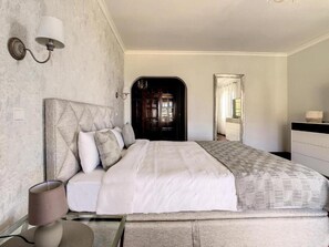 4 bedrooms, desk, iron/ironing board, travel cot - Villa Baradaye by Atlantic Holiday (Estreito Calheta)