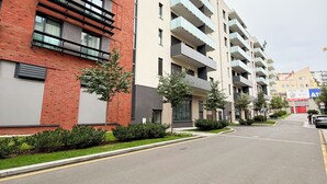 Exterior - Modern Apartment with Terrace & Parking in Prague – Žižkov (Prague 3)