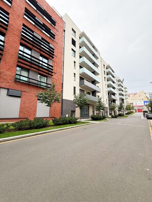Exterior - Modern Apartment with Terrace & Parking in Prague – Žižkov (Prague 3)