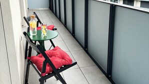 Property grounds - Modern Apartment with Terrace & Parking in Prague – Žižkov (Prague 3)