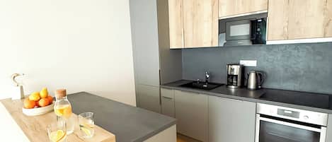 Mikrowelle, Ofen, Herdplatte, Geschirrspüler