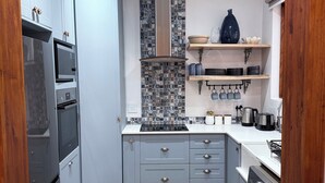 Private kitchen - Peaceful 2-bedroom apartment in charming Mossel Bay perfect for relaxing (Mossel Bay)