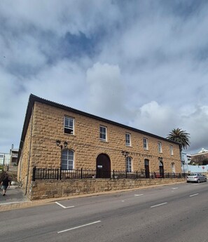 Exterior - Peaceful 2-bedroom apartment in charming Mossel Bay perfect for relaxing (Mossel Bay)