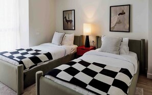 2 slaapkamers, een strijkplank/strijkijzer, gratis wifi, beddengoed