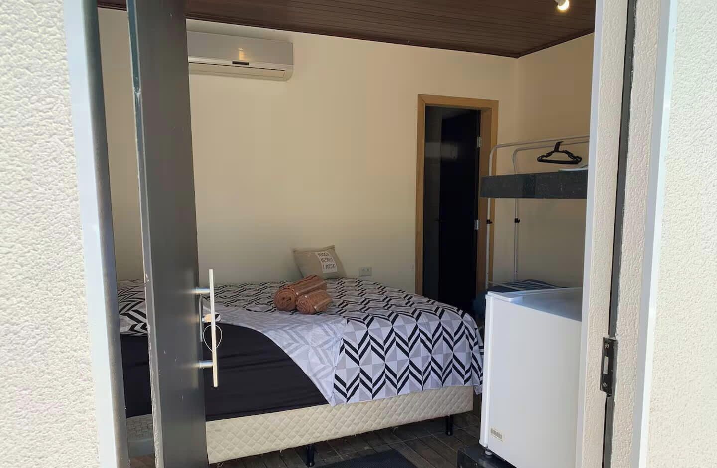 Fer et planche à repasser, Wi-Fi, draps fournis