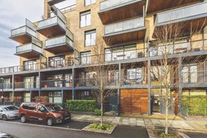 Exterior - Stylish 4BDR Home Near South Acton With Parking (Greater London)