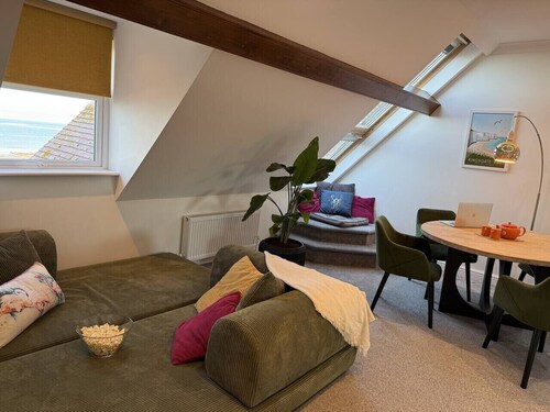 Top Floor Beachside Apartment