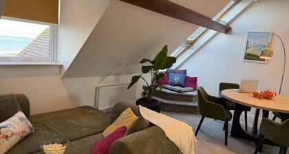 Top Floor Beachside Apartment