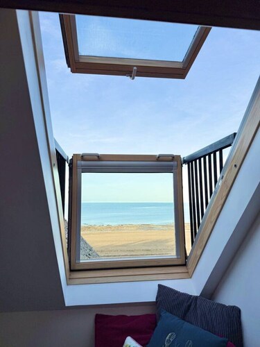 Top Floor Beachside Apartment