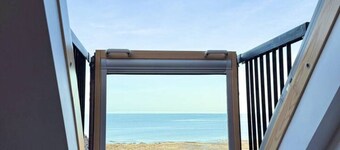 Top Floor Beachside Apartment