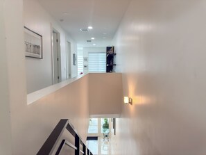 Interior - Driftwood Hideaway 3 Bedroom (Lauderdale-by-the-Sea)