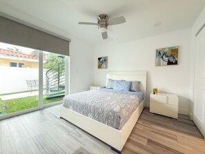 WiFi, bed sheets - Driftwood Hideaway 3 Bedroom (Lauderdale-by-the-Sea)
