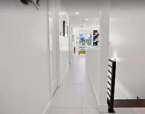 Interior - Driftwood Hideaway 3 Bedroom (Lauderdale-by-the-Sea)