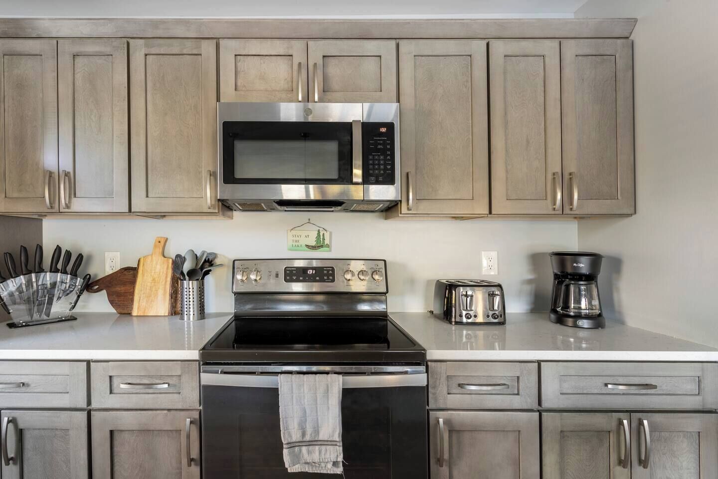 冰箱、微波炉、烤箱、炉灶