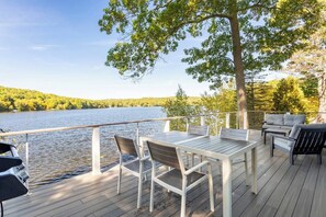 Outdoor dining - Direct Lakefront - Stunning Views and Panoramic Sunsets (East Lyme)