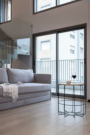 Szoba kétszemélyes ággyal | Nappalirész | Okostévé