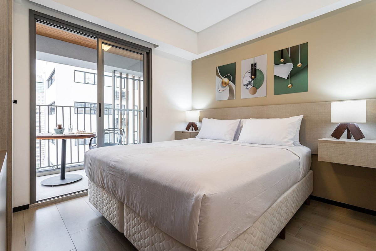 Gallery Studio | Laptop workspace, free WiFi, bed sheets