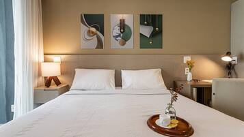 Espaço de trabalho para notebook, Wi-Fi de cortesia, roupa de cama