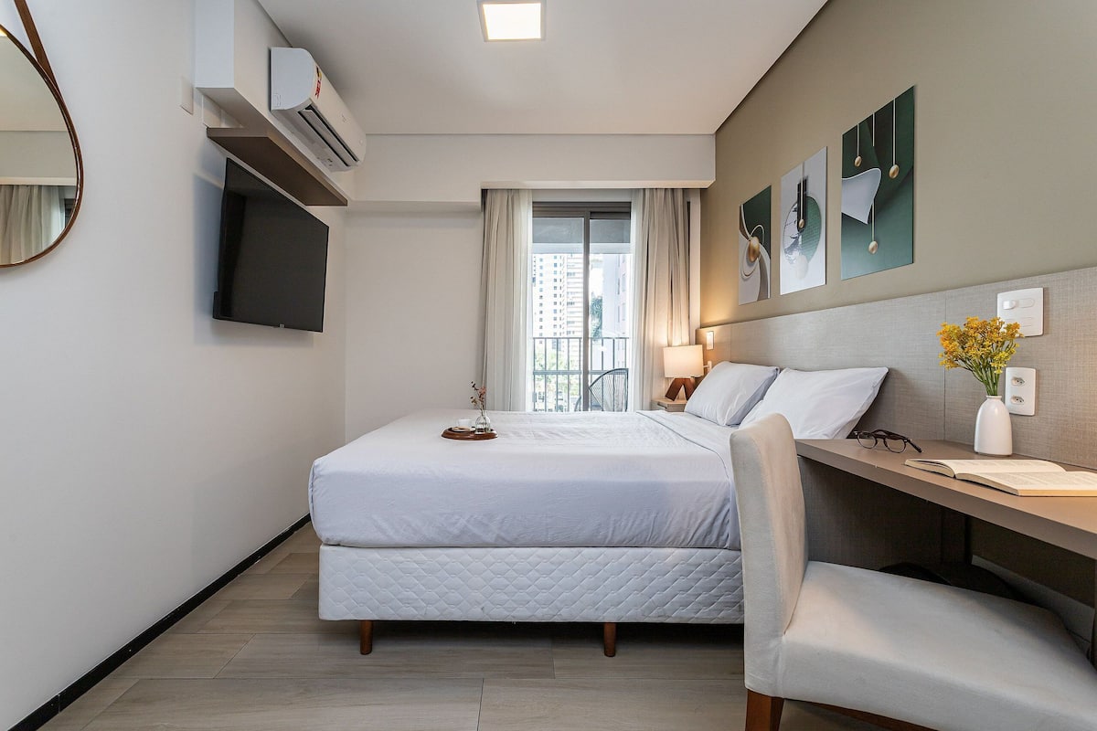 Laptop workspace, free WiFi, bed sheets