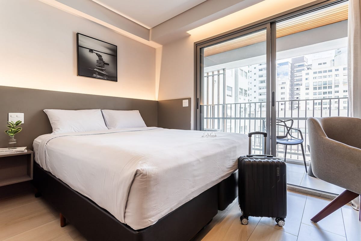 Laptop workspace, free WiFi, bed sheets