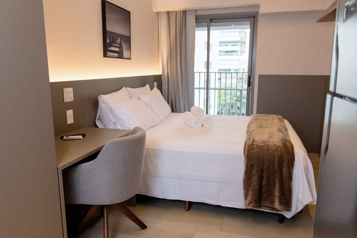 Business stúdió | Laptophoz jól használható munkafelület, ingyenes wifi és ágynemű