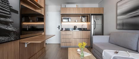 Studio | Coin séjour | TV connectée de 42 pouces avec chaînes numériques