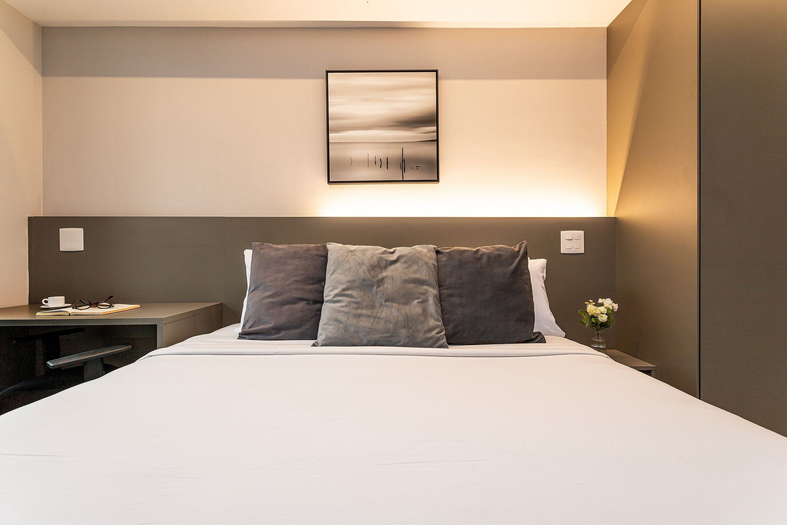 Elite Apartment | Laptop workspace, free WiFi, bed sheets