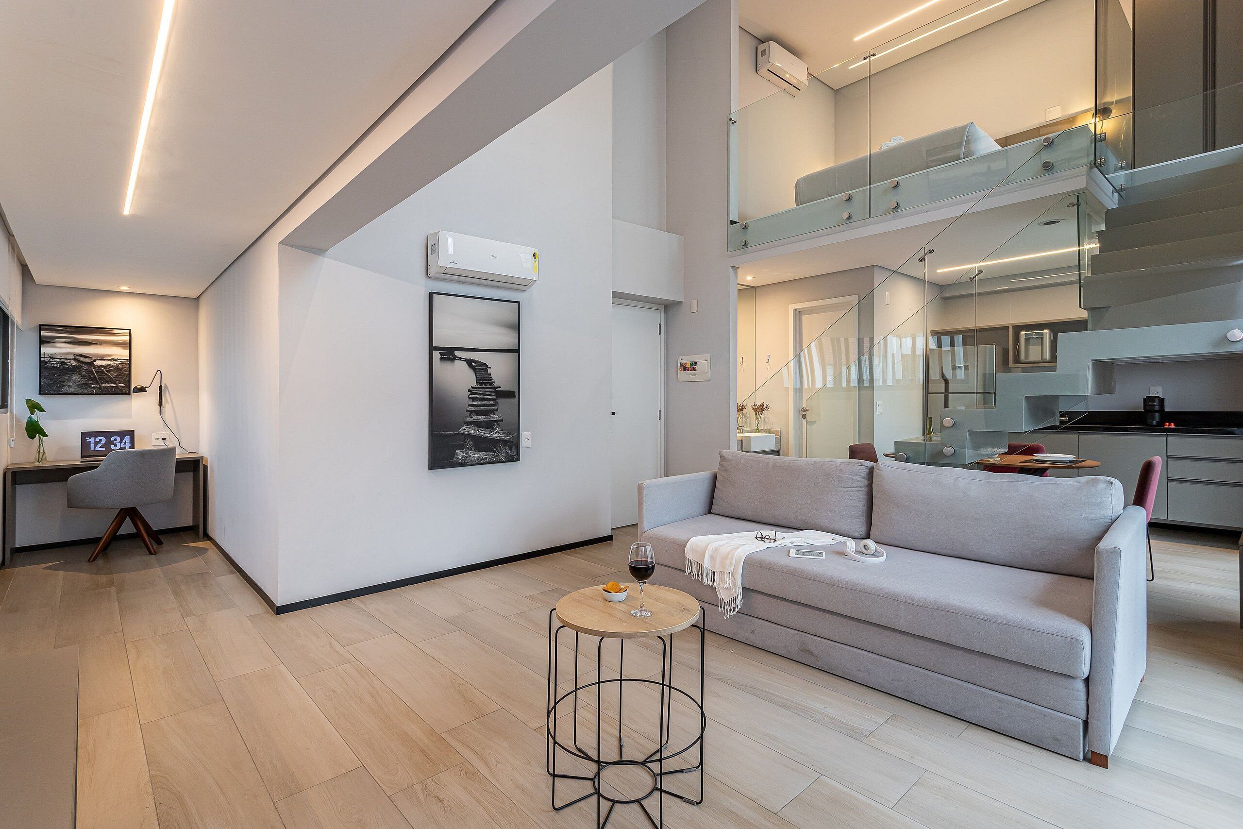 Dubbelrum | Vardagsrum | 42-tums smart-tv med digitalkanaler