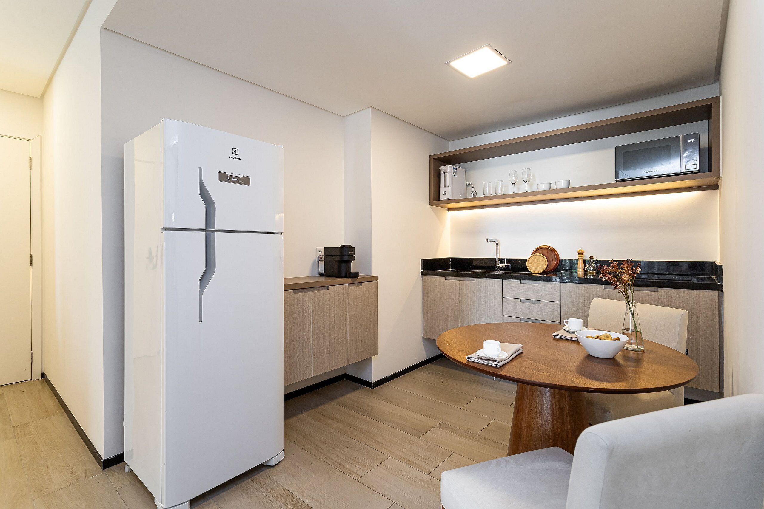 Family Apartment | Private kitchen | Microwave, stovetop, cookware/dishes/utensils