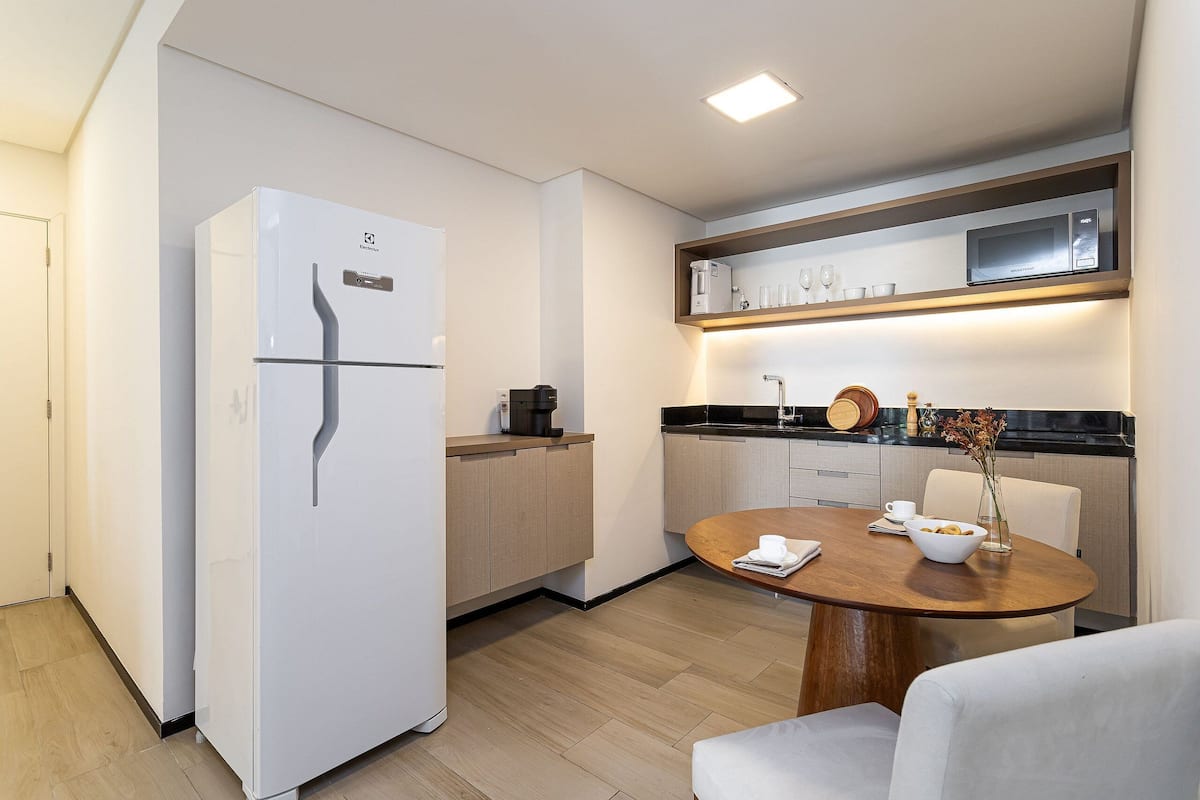 Family Apartment | Private kitchen | Microwave, stovetop, cookware/dishes/utensils