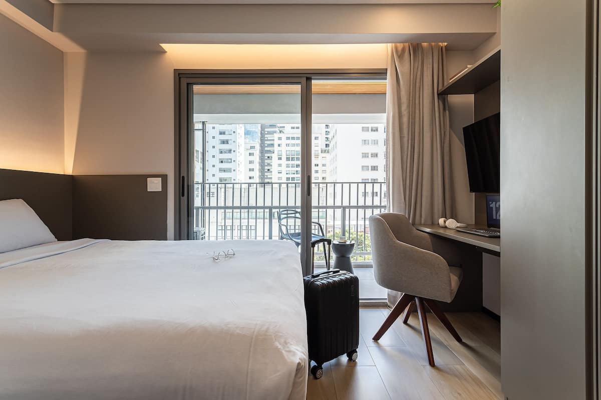 Laptop workspace, free WiFi, bed sheets