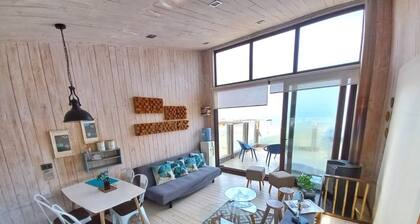 Rich house on the beach, one block from the ocean