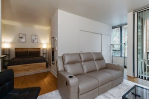 1 bedroom, iron/ironing board, free WiFi, bed sheets - 
Luxury studio-Heart of Seattle (Seattle)