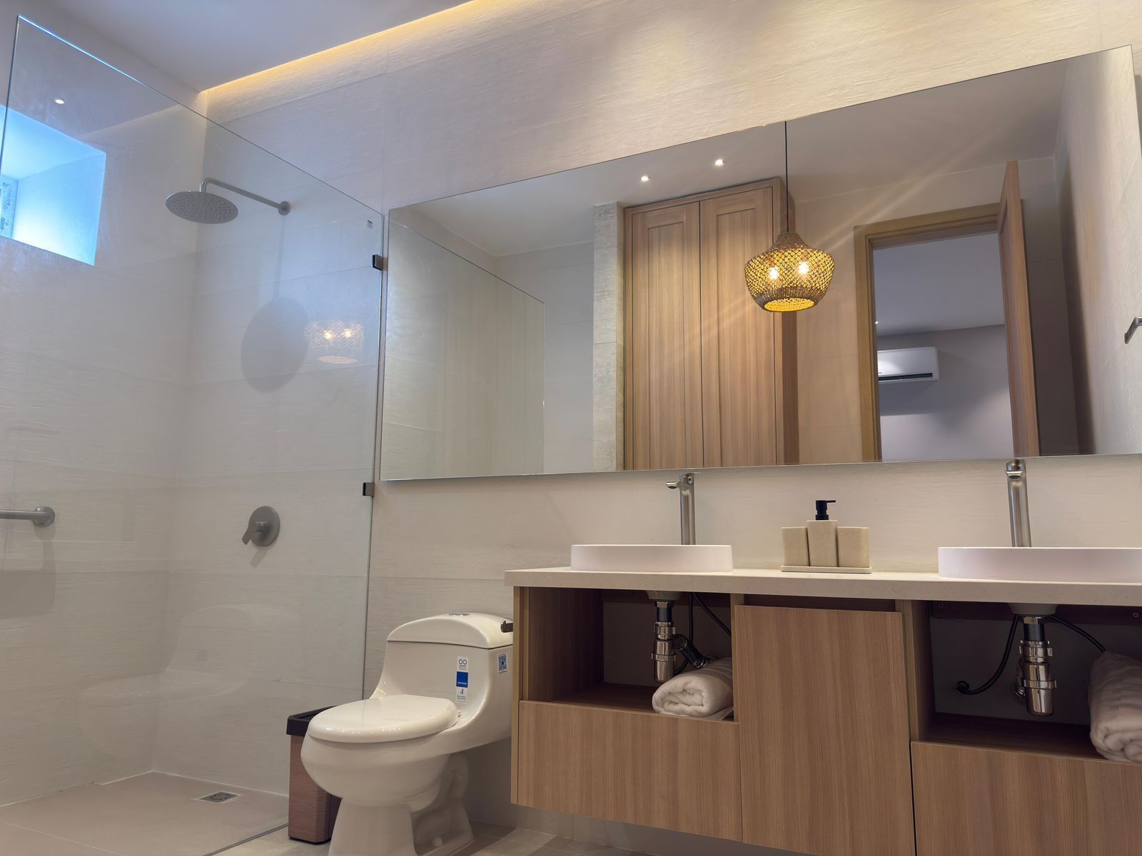 Deluxe Apartment, Balcony, Sea View | Bathroom | Towels, toilet paper