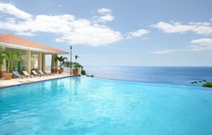 Pool - 2-bedroom condo overseeing charming Crashboat Beach - Aguadilla (Aguadilla)