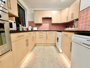 Private kitchen - Cosy & Spacious 2 bed apartment in Prime Central London -5mins walk to Oxford St (London)