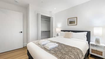 4 bedrooms, desk, iron/ironing board, travel cot