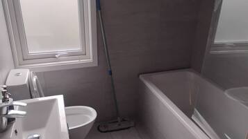 Room, 1 Bedroom | Bathroom