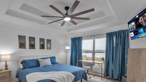 Room - Dinner Lake Home | Sunset Views | Extended Stay | 4BR, Sleeps 8, Near Legoland (Lake Wales)