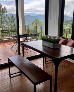 Interior - Blue Mountain Cottage (Patriata)