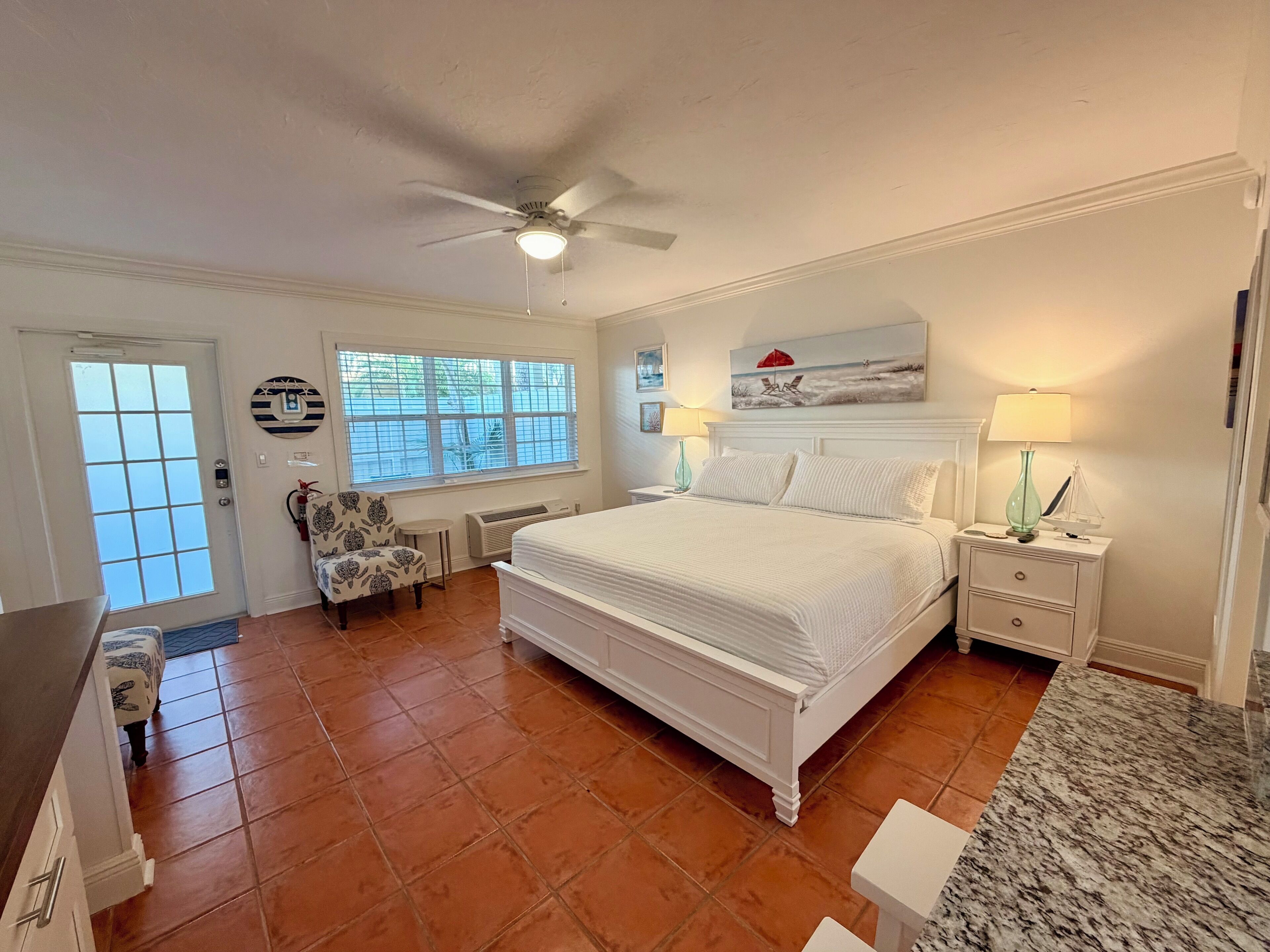 Iron/ironing board, WiFi, bed sheets