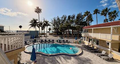Perfect 1-bedroom condo with AC in Bradenton Beach