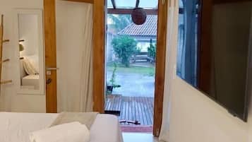 Quarto casal conforto, vista para o jardim | Wi-Fi de cortesia
