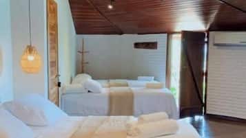 Habitació quàdruple familiar, vistes al jardí | Wifi gratuïta