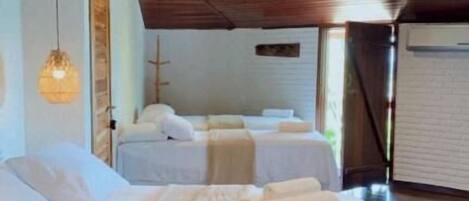 Chambre quadruple familiale, vue sur le jardin | AccĂšs au Wi-Fi (inclus)