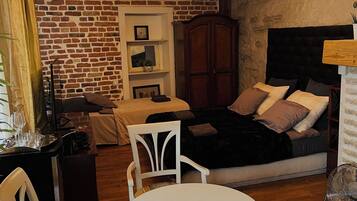 1 bedroom, WiFi, bed sheets