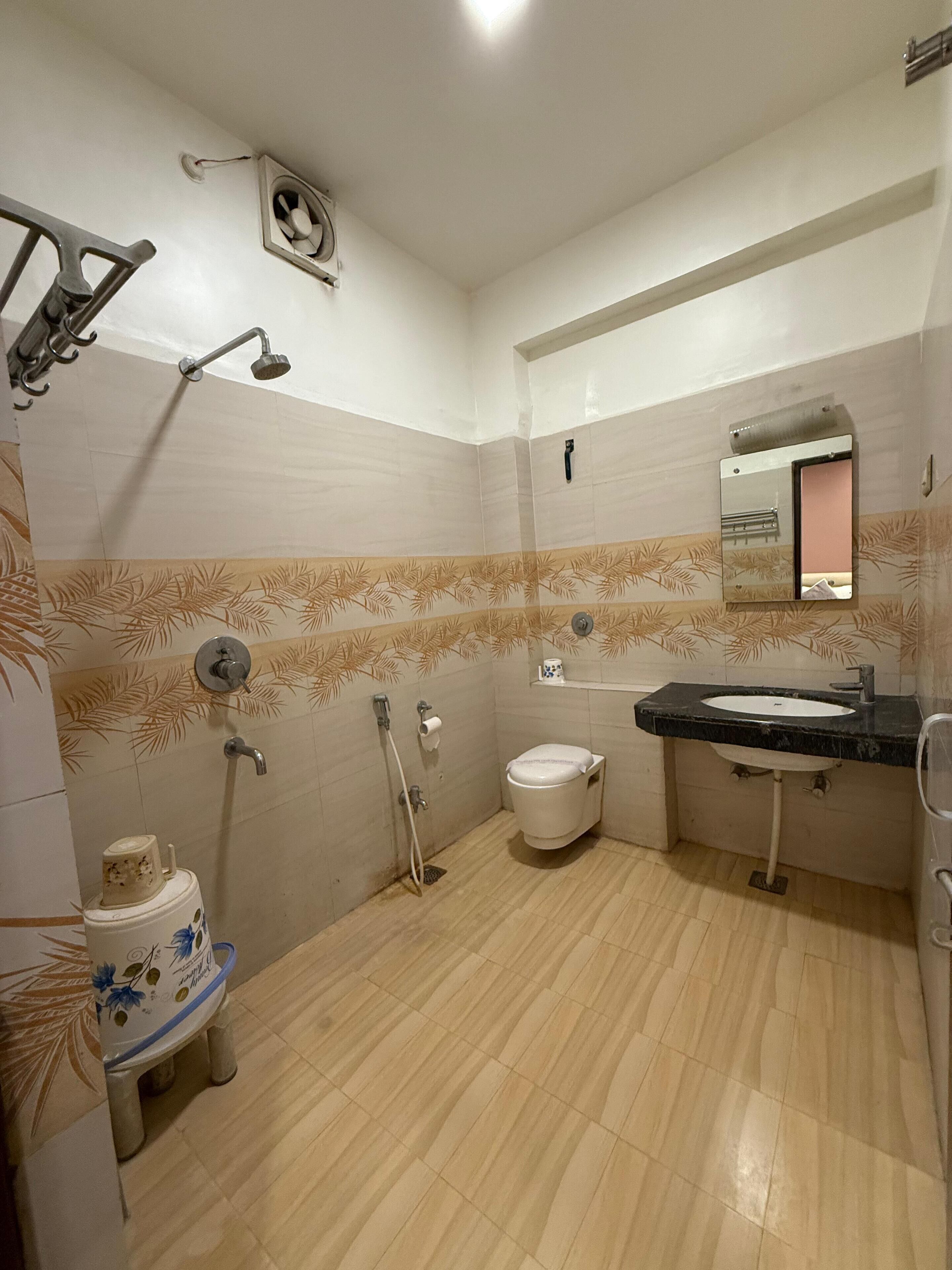 Superior Studio Suite, City View | Bathroom | Slippers, towels, soap, shampoo
